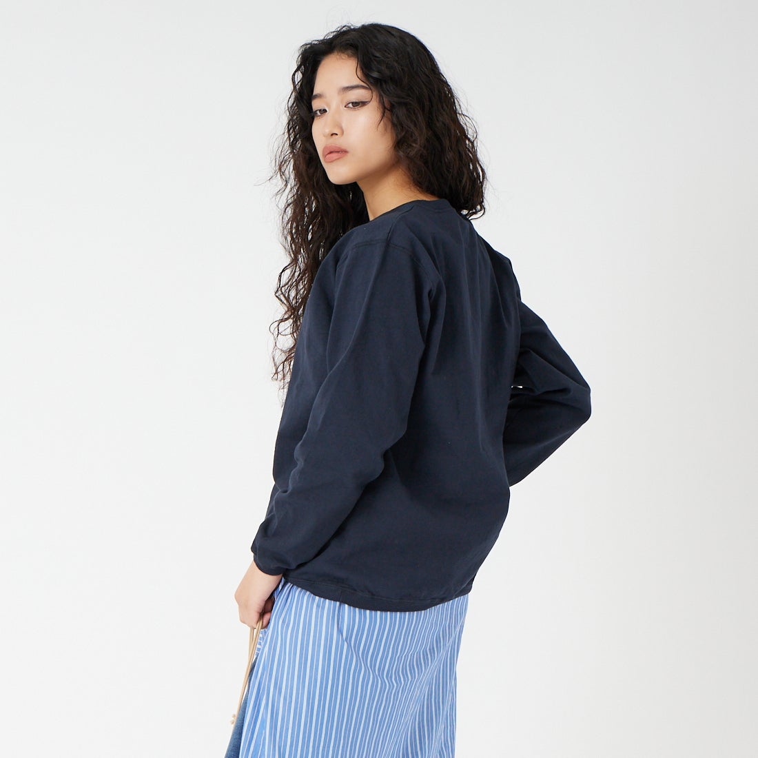 Goodwear [グッドウェア] 7.2oz ヘビーウェイトロングスリーブTシャツ [NGW9951] 3960 MARIN &&モデル身長：162cm 着用サイズ：L&&