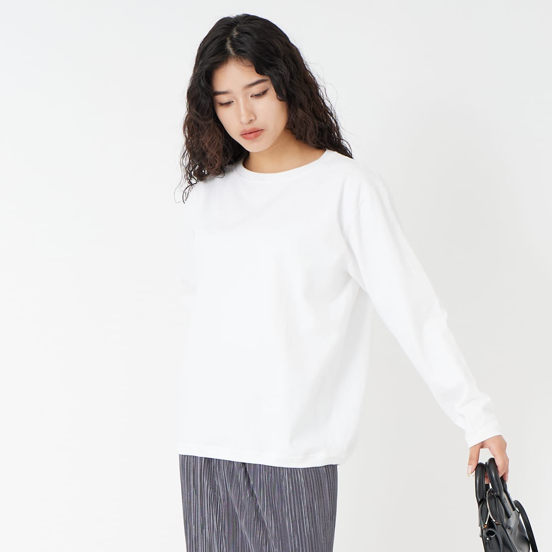 Goodwear [グッドウェア] 7.2oz ヘビーウェイトロングスリーブTシャツ [NGW9951] 9000 WHITE &&モデル身長：162cm 着用サイズ：L&&