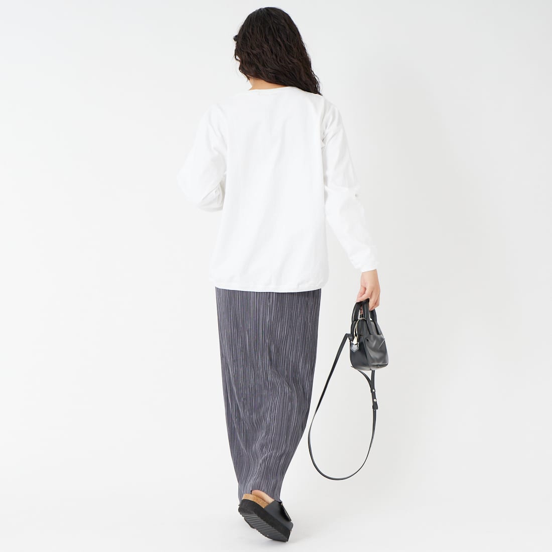 Goodwear [グッドウェア] 7.2oz ヘビーウェイトロングスリーブTシャツ [NGW9951] 9000 WHITE &&モデル身長：162cm 着用サイズ：L&&