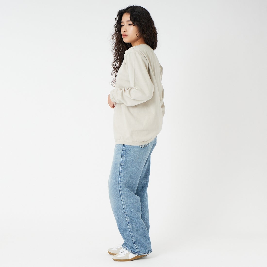 Goodwear [グッドウェア] 7.2oz ヘビーウェイトロングスリーブTシャツ [NGW9951] 9190 MLK.G &&モデル身長：162cm 着用サイズ：L&&