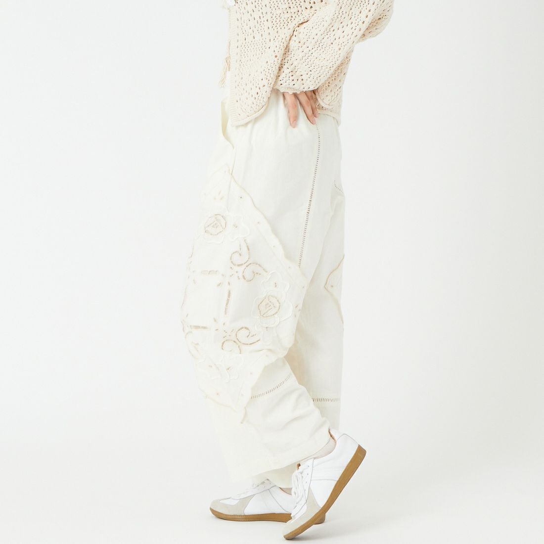 ESTROISLOSE [エストゥロワルーズ] ケミカルカットワーク刺繍パンツ [EB25402] 04 IVORY &&モデル身長：162cm 着用サイズ：F&&