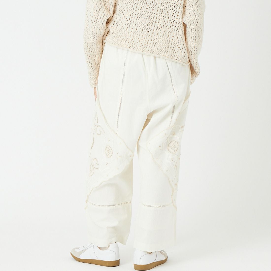 ESTROISLOSE [エストゥロワルーズ] ケミカルカットワーク刺繍パンツ [EB25402] 04 IVORY &&モデル身長：162cm 着用サイズ：F&&
