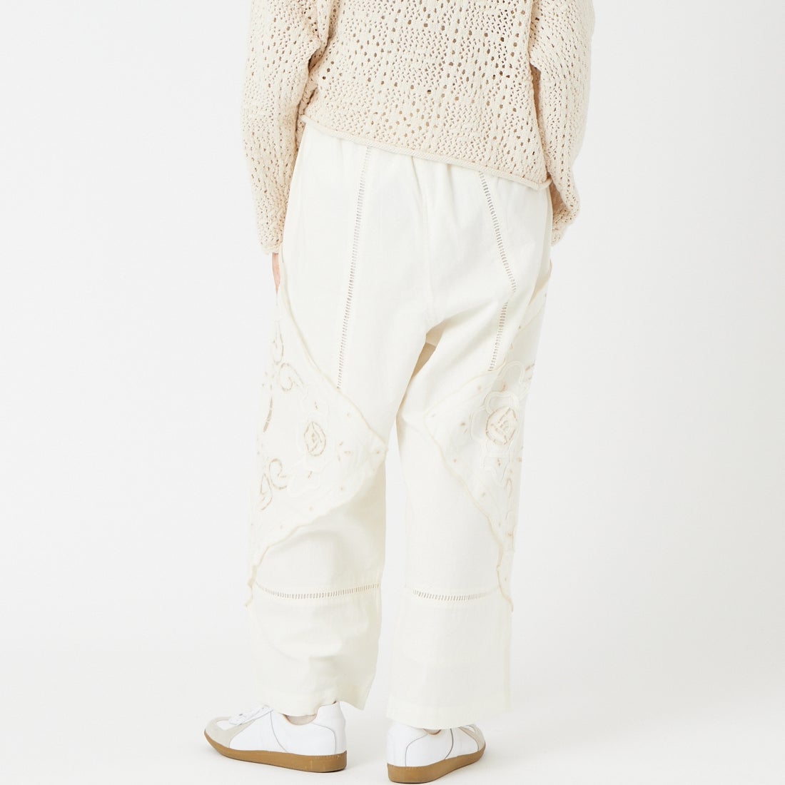 ESTROISLOSE [エストゥロワルーズ] ケミカルカットワーク刺繍パンツ [EB25402] 04 IVORY &&モデル身長：162cm 着用サイズ：F&&