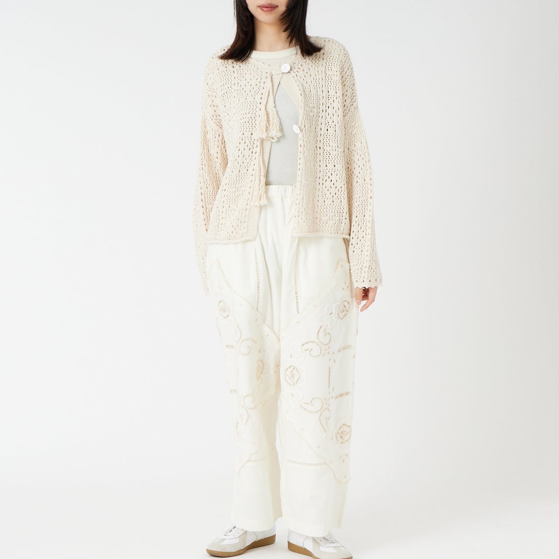 ESTROISLOSE [エストゥロワルーズ] ケミカルカットワーク刺繍パンツ [EB25402] 04 IVORY &&モデル身長：162cm 着用サイズ：F&&