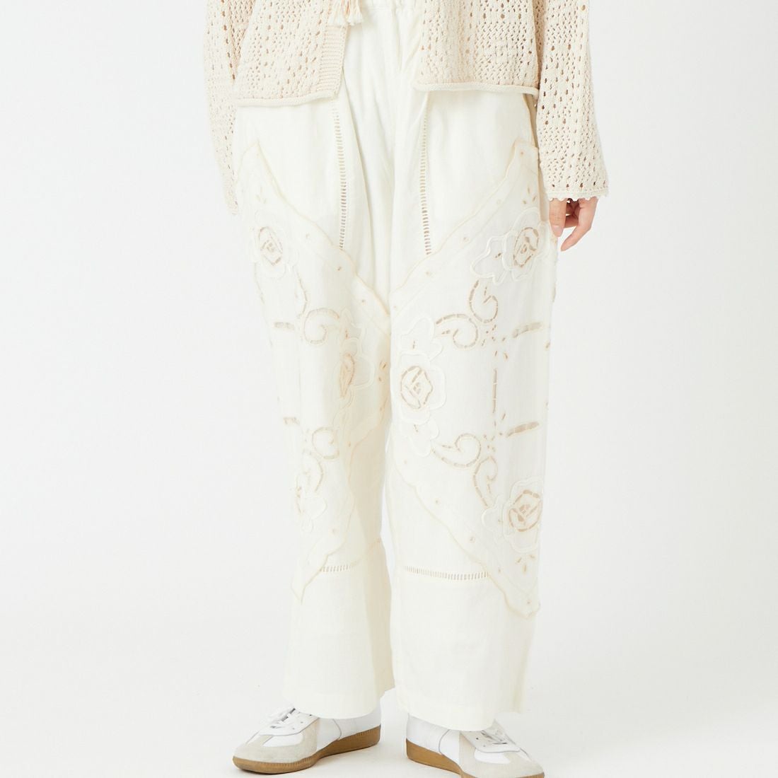 ESTROISLOSE [エストゥロワルーズ] ケミカルカットワーク刺繍パンツ [EB25402] 04 IVORY &&モデル身長：162cm 着用サイズ：F&&