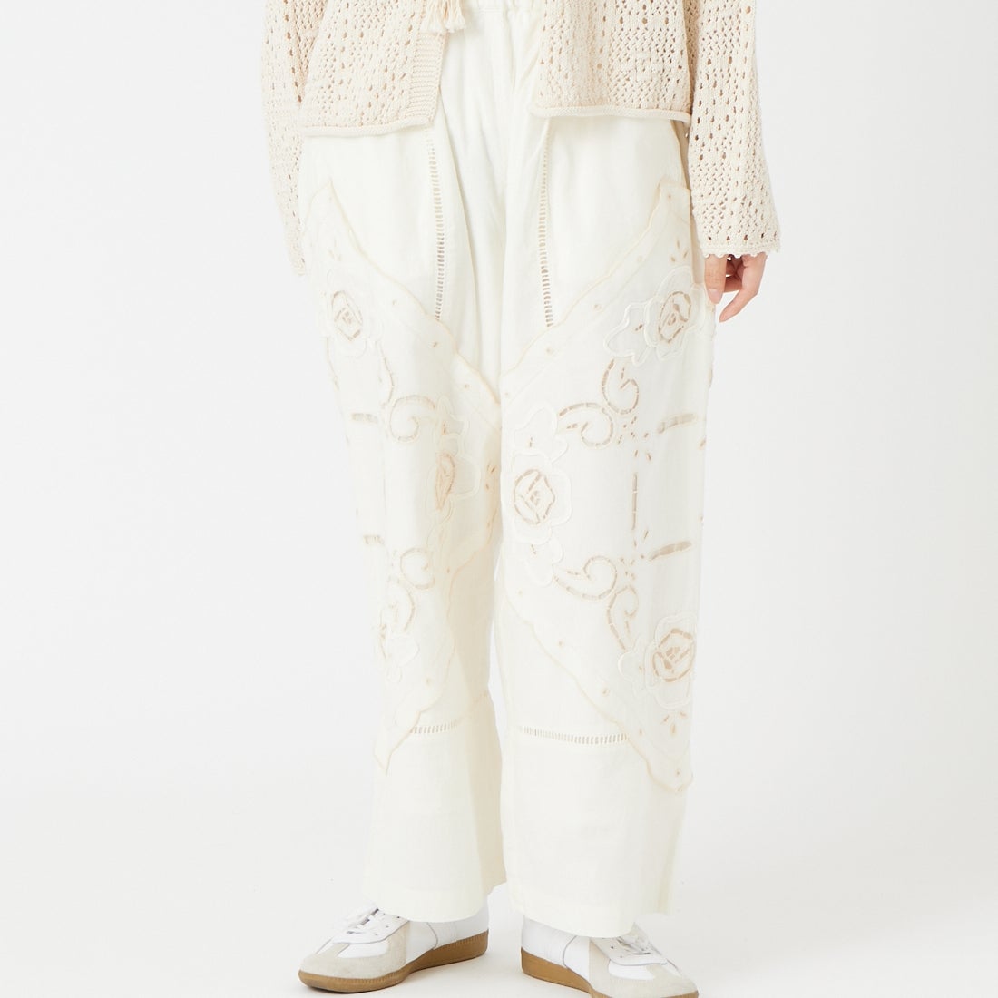 ESTROISLOSE [エストゥロワルーズ] ケミカルカットワーク刺繍パンツ [EB25402] 04 IVORY &&モデル身長：162cm 着用サイズ：F&&