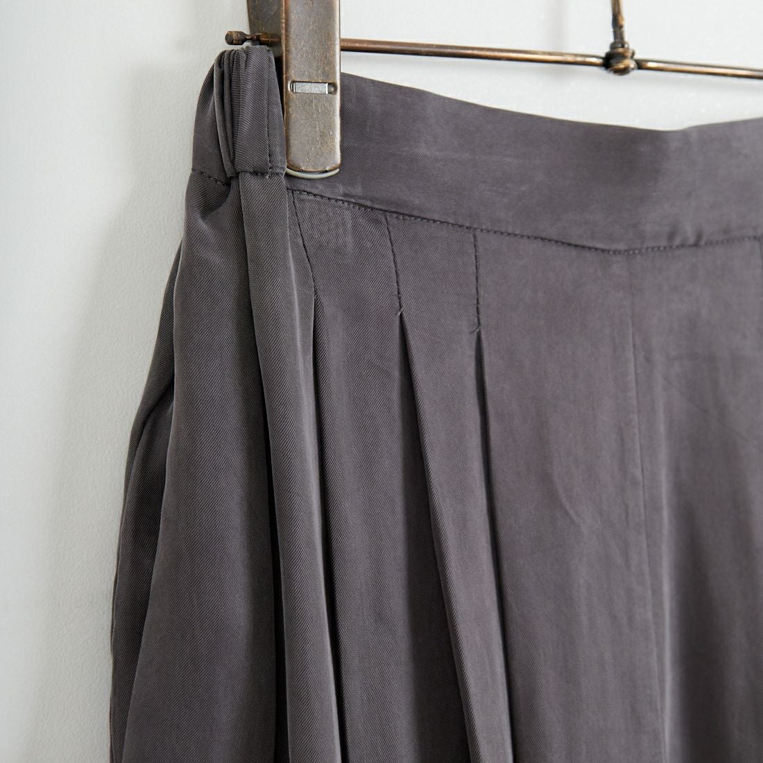 CLOCHE [クロシェ] キュプララフタックワイドパンツ [61286506] ﾁｬｺｰﾙ