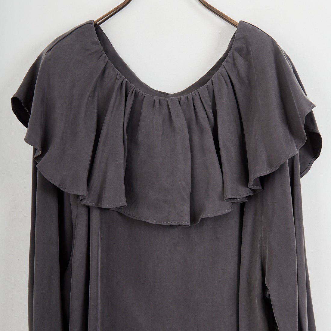 CLOCHE [クロシェ] 前後2WAY キュプラフリルカラーブラウス [61285530] ﾁｬｺｰﾙ