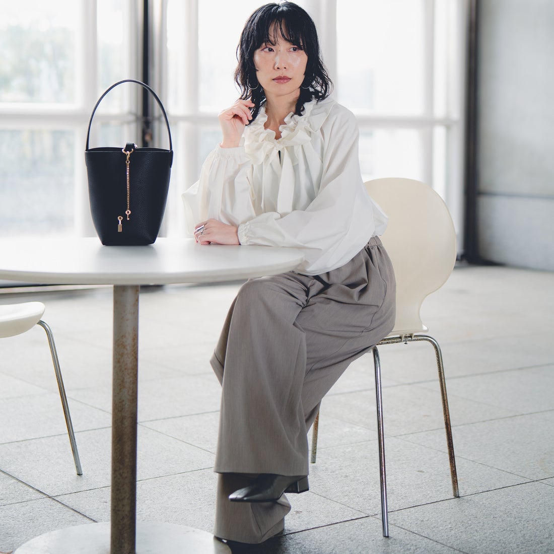 STELLA CIFFON [ステラシフォン] ウォースフィルツイルワイドパンツ [ST3-25206A] 62 GRAIGE &&モデル身長：158cm 着用サイズ：36&&