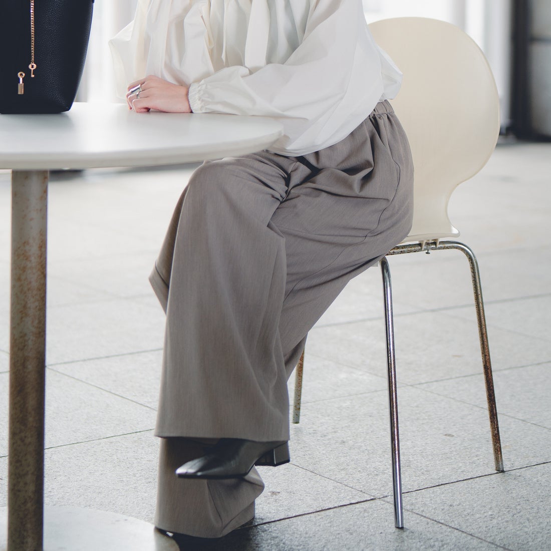 STELLA CIFFON [ステラシフォン] ウォースフィルツイルワイドパンツ [ST3-25206A] 62 GRAIGE &&モデル身長：158cm 着用サイズ：36&&