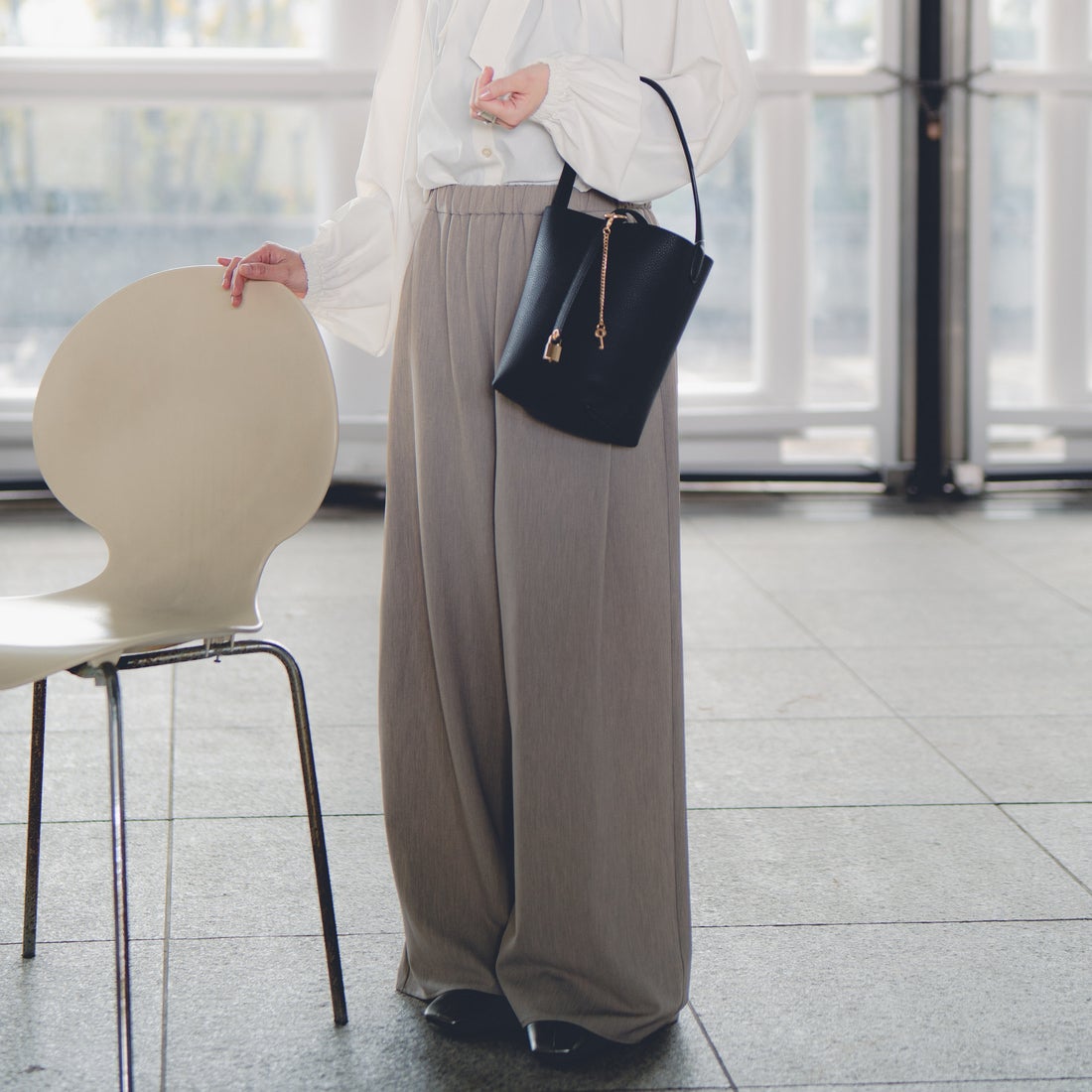 STELLA CIFFON [ステラシフォン] ウォースフィルツイルワイドパンツ [ST3-25206A] 62 GRAIGE &&モデル身長：158cm 着用サイズ：36&&