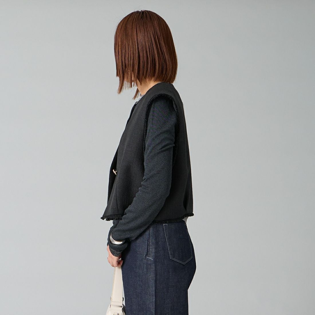 CHIGNON [シニヨン] ツイードショートベスト [4756-450MK] BLACK &&モデル身長：159cm 着用サイズ：F&&