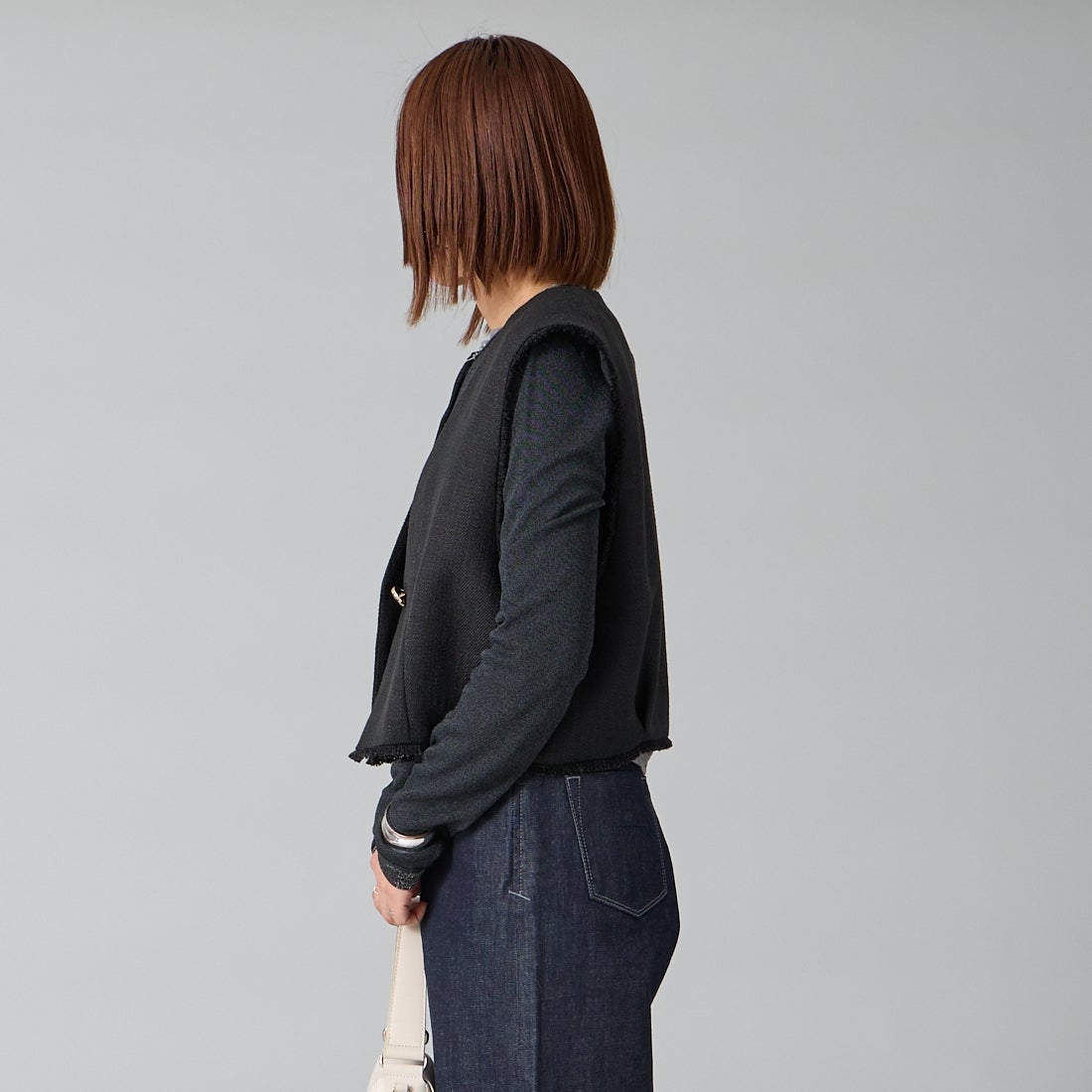 CHIGNON [シニヨン] ツイードショートベスト [4756-450MK] BLACK &&モデル身長：159cm 着用サイズ：F&&