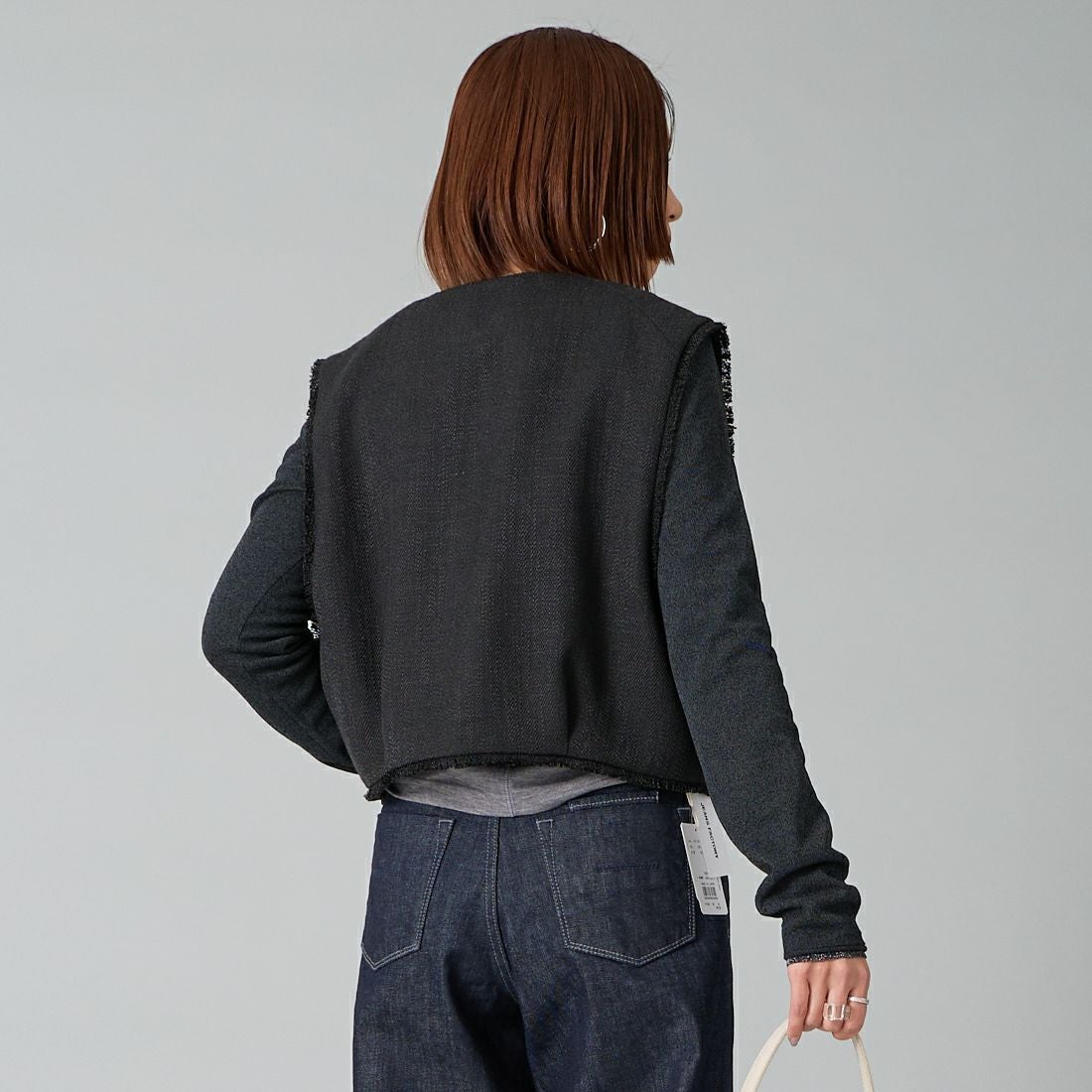 CHIGNON [シニヨン] ツイードショートベスト [4756-450MK] BLACK &&モデル身長：159cm 着用サイズ：F&&