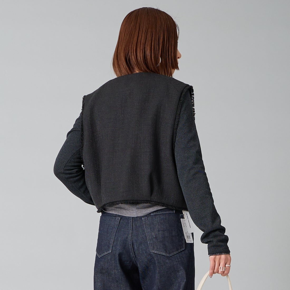 CHIGNON [シニヨン] ツイードショートベスト [4756-450MK] BLACK &&モデル身長：159cm 着用サイズ：F&&