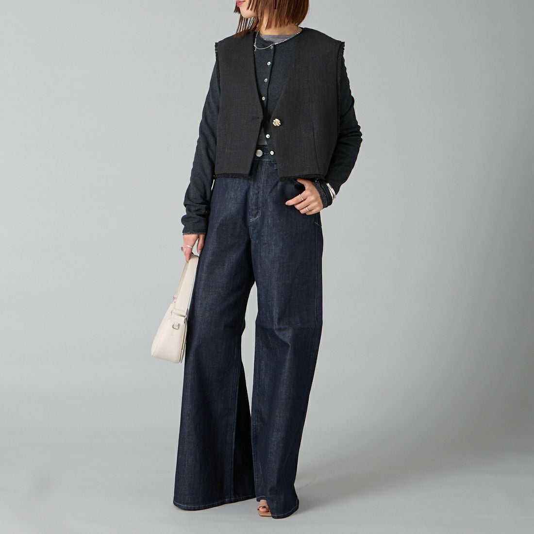 CHIGNON [シニヨン] ツイードショートベスト [4756-450MK] BLACK &&モデル身長：159cm 着用サイズ：F&&