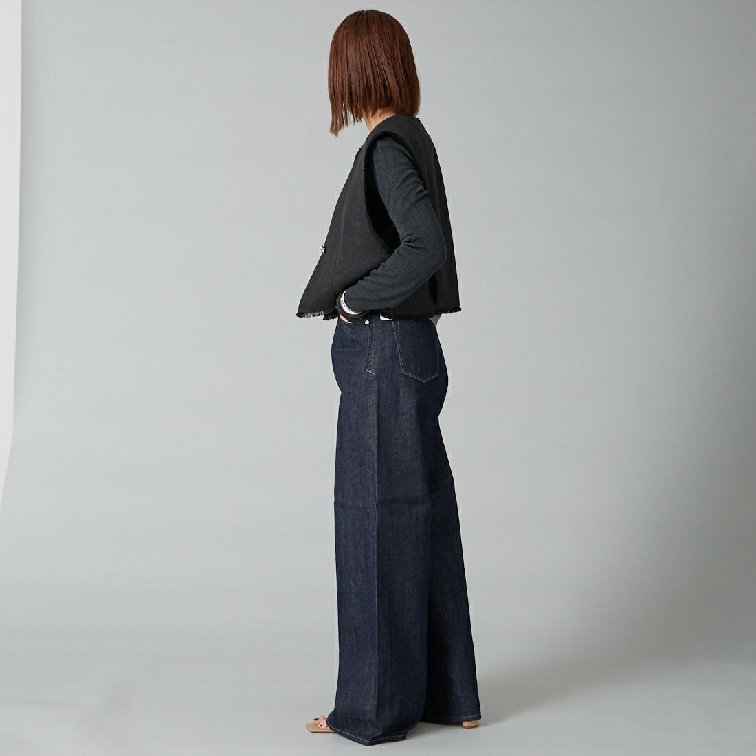 CHIGNON [シニヨン] ツイードショートベスト [4756-450MK] BLACK &&モデル身長：159cm 着用サイズ：F&&