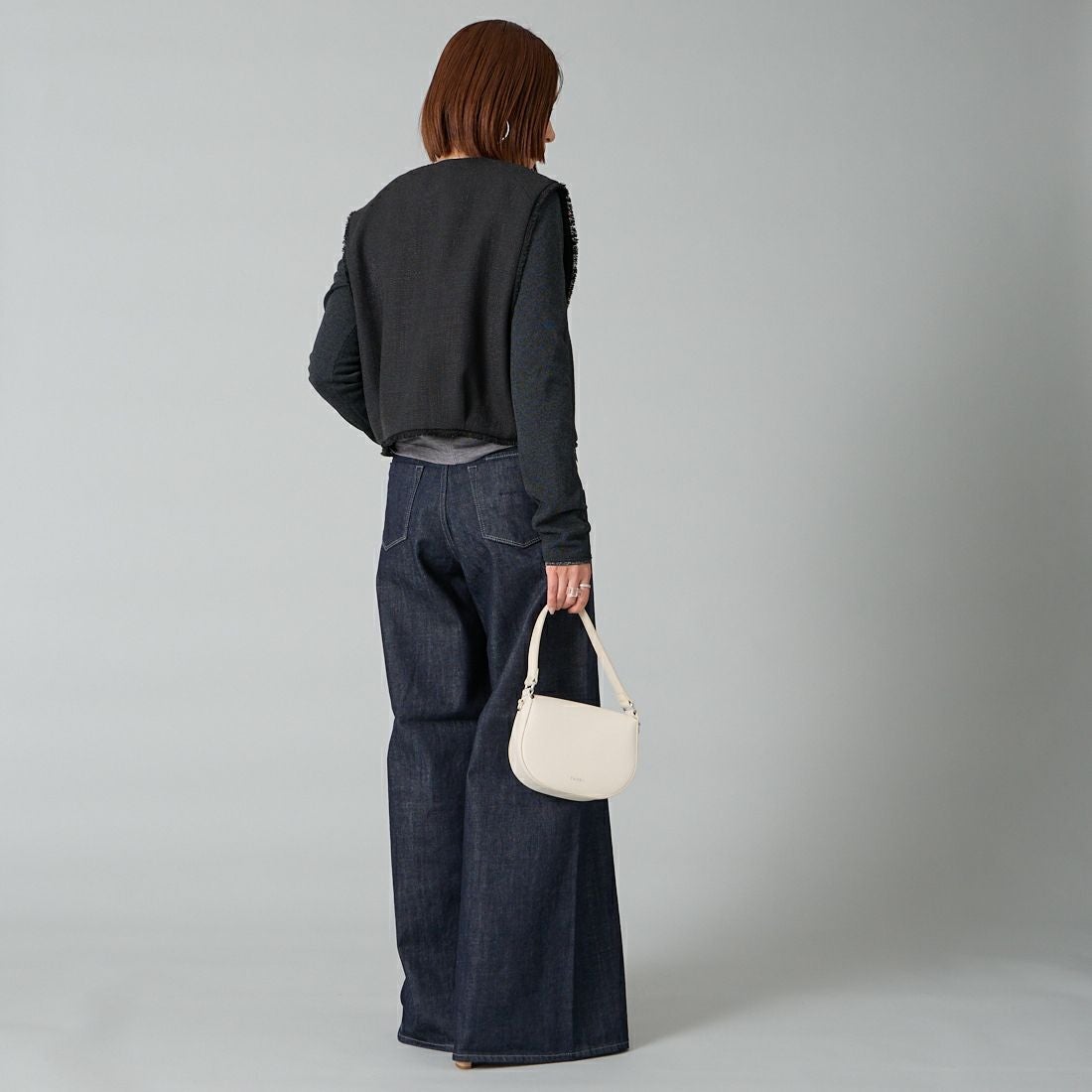 CHIGNON [シニヨン] ツイードショートベスト [4756-450MK] BLACK &&モデル身長：159cm 着用サイズ：F&&