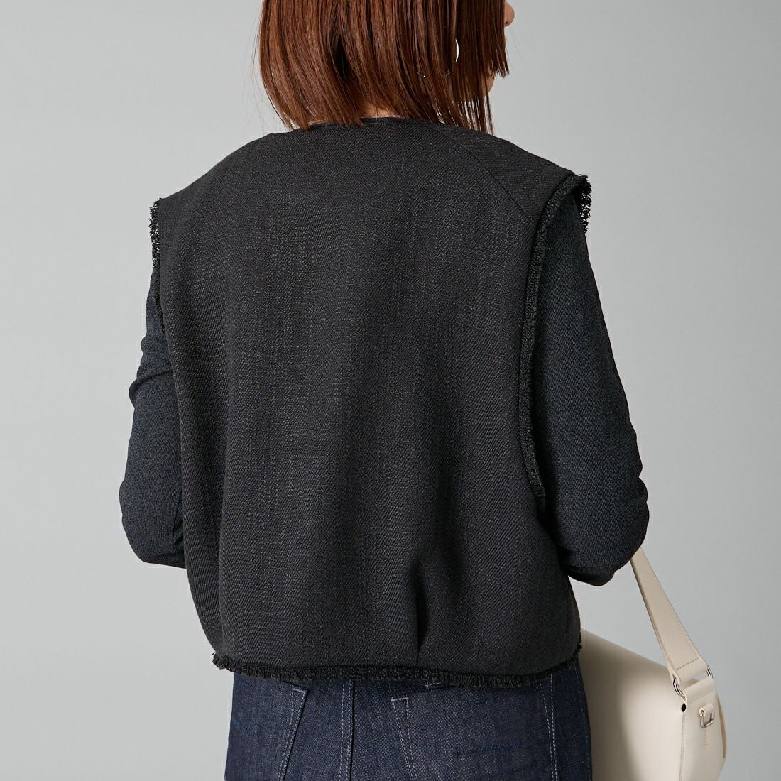 CHIGNON [シニヨン] ツイードショートベスト [4756-450MK] BLACK &&モデル身長：159cm 着用サイズ：F&&