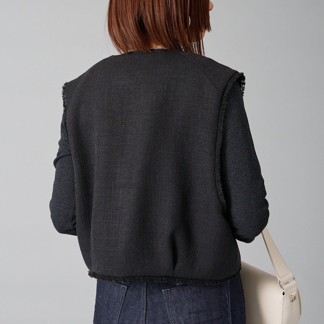 CHIGNON [シニヨン] ツイードショートベスト [4756-450MK] BLACK &&モデル身長：159cm 着用サイズ：F&&