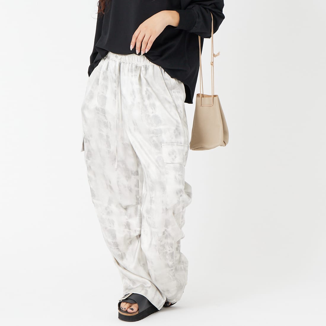 CHIGNON [シニヨン] プリントカーゴパンツ [3556-420KK] L/GRAY &&モデル身長：162cm 着用サイズ：F&&