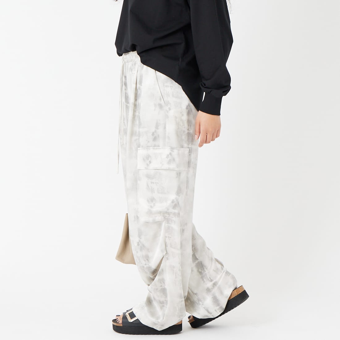 CHIGNON [シニヨン] プリントカーゴパンツ [3556-420KK] L/GRAY &&モデル身長：162cm 着用サイズ：F&&