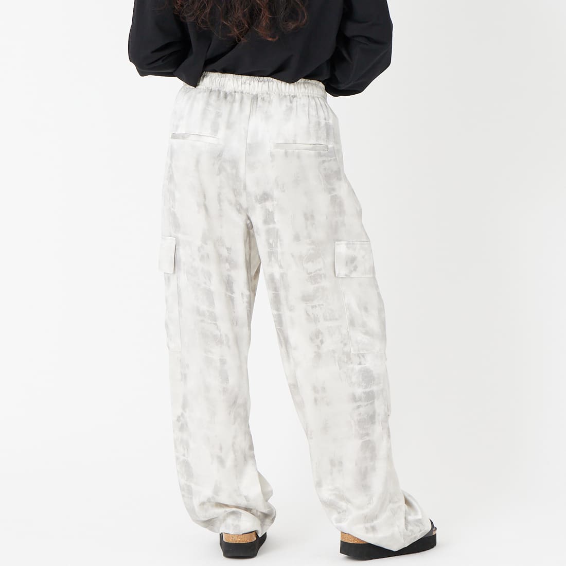 CHIGNON [シニヨン] プリントカーゴパンツ [3556-420KK] L/GRAY &&モデル身長：162cm 着用サイズ：F&&