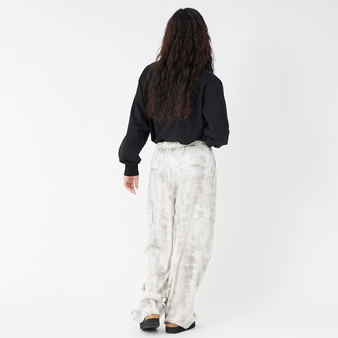 CHIGNON [シニヨン] プリントカーゴパンツ [3556-420KK] L/GRAY &&モデル身長：162cm 着用サイズ：F&&