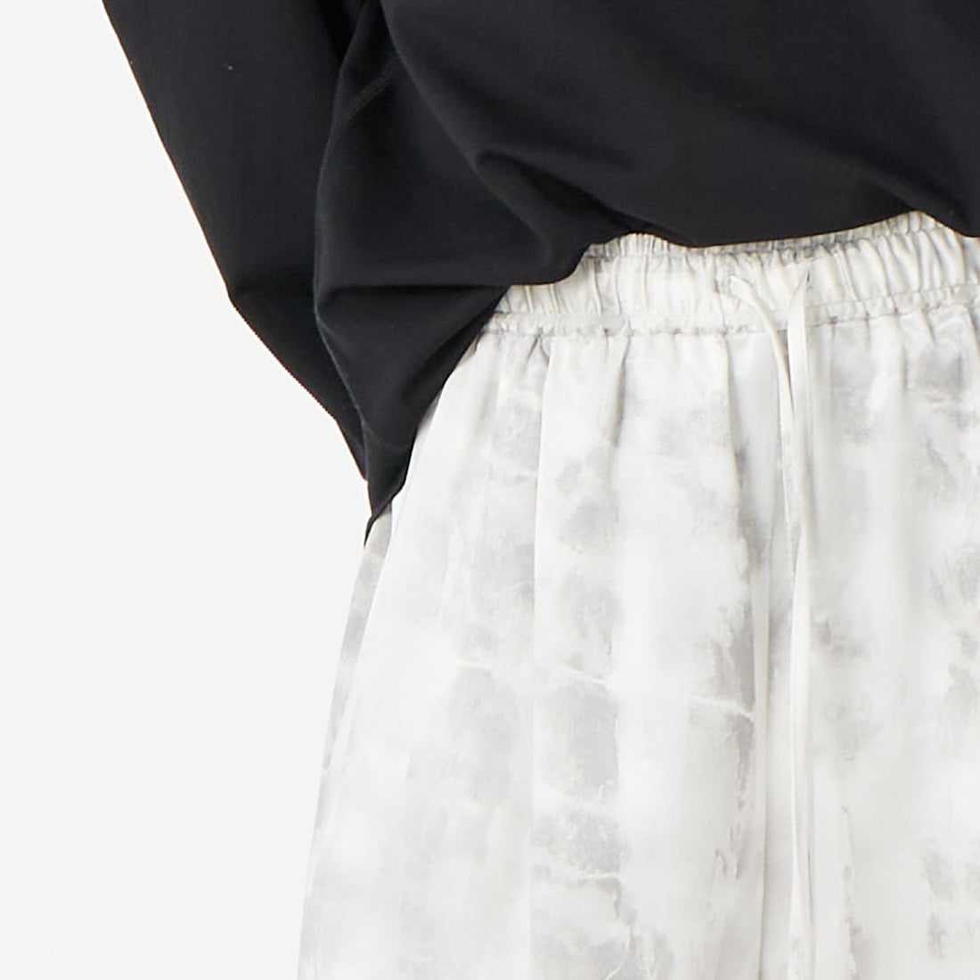 CHIGNON [シニヨン] プリントカーゴパンツ [3556-420KK] L/GRAY &&モデル身長：162cm 着用サイズ：F&&