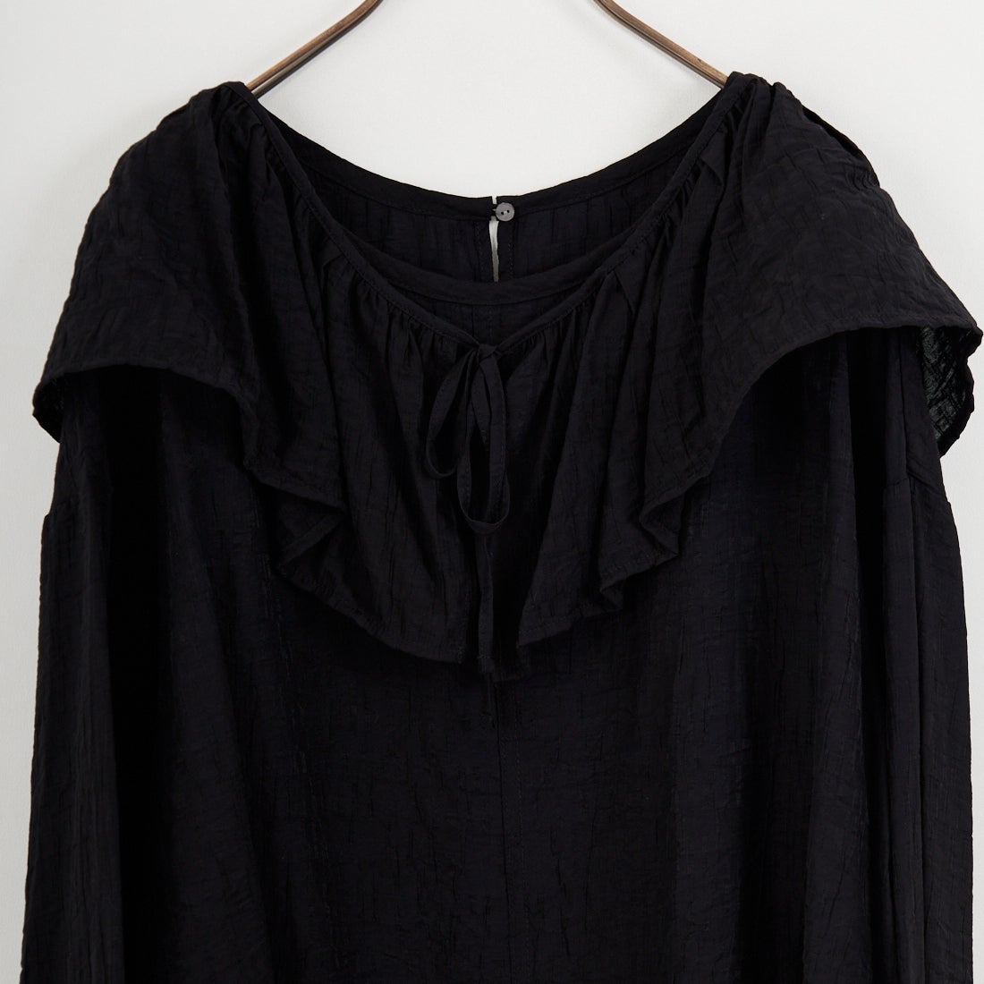 CHIGNON [シニヨン] フリル衿付きシャツ [1556-428KK] BLACK