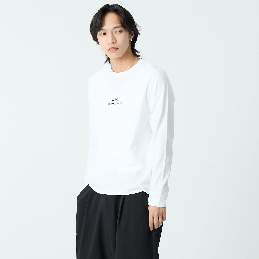 A.P.C. [アー・ペー・セー] Petite Rue Madame ロングスリーブTシャツ [PETITE-RUE-MADAME-H] 90 BLANC &&モデル身長：179cm 着用サイズ：M&&