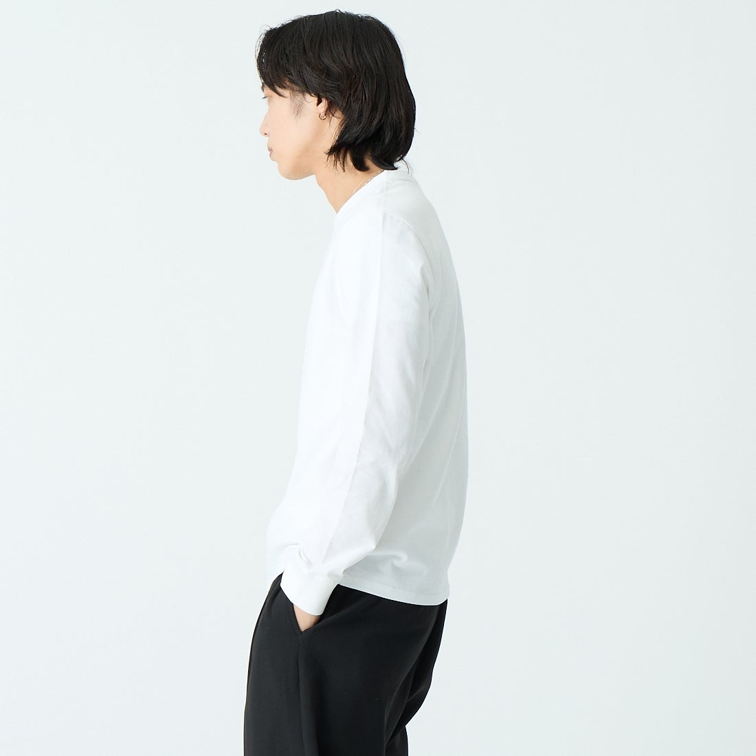 A.P.C. [アー・ペー・セー] Petite Rue Madame ロングスリーブTシャツ [PETITE-RUE-MADAME-H] 90 BLANC &&モデル身長：179cm 着用サイズ：M&&