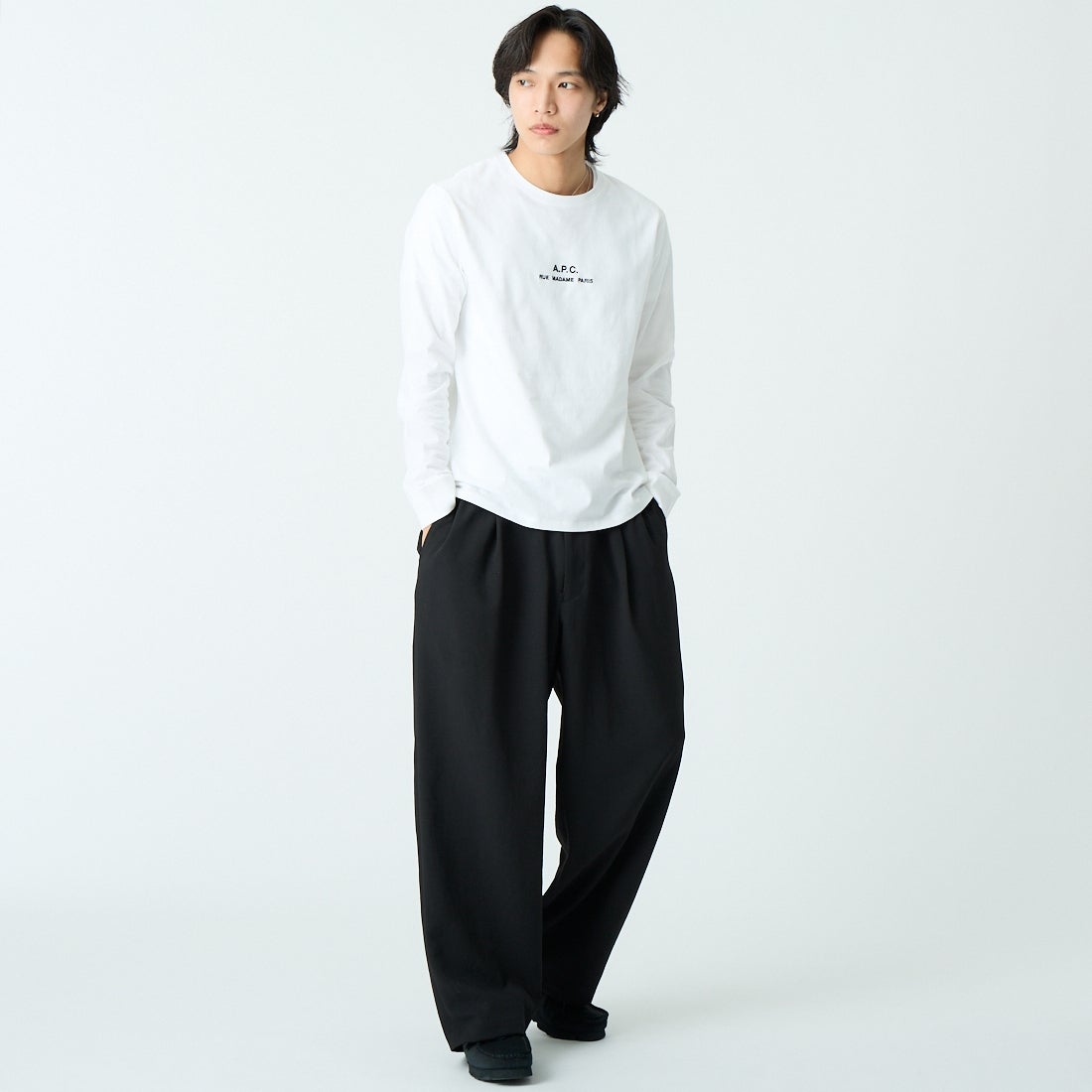 A.P.C. [アー・ペー・セー] Petite Rue Madame ロングスリーブTシャツ [PETITE-RUE-MADAME-H] 90 BLANC &&モデル身長：179cm 着用サイズ：M&&