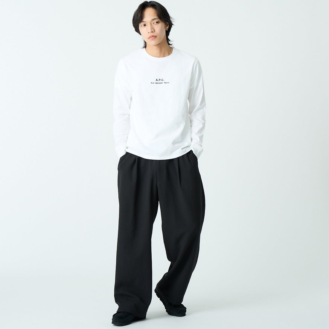 A.P.C. [アー・ペー・セー] Petite Rue Madame ロングスリーブTシャツ [PETITE-RUE-MADAME-H] 90 BLANC &&モデル身長：179cm 着用サイズ：M&&