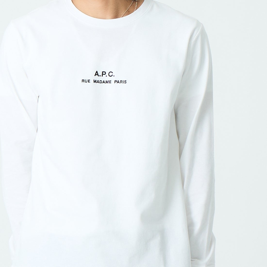 A.P.C. [アー・ペー・セー] Petite Rue Madame ロングスリーブTシャツ [PETITE-RUE-MADAME-H] 90 BLANC &&モデル身長：179cm 着用サイズ：M&&