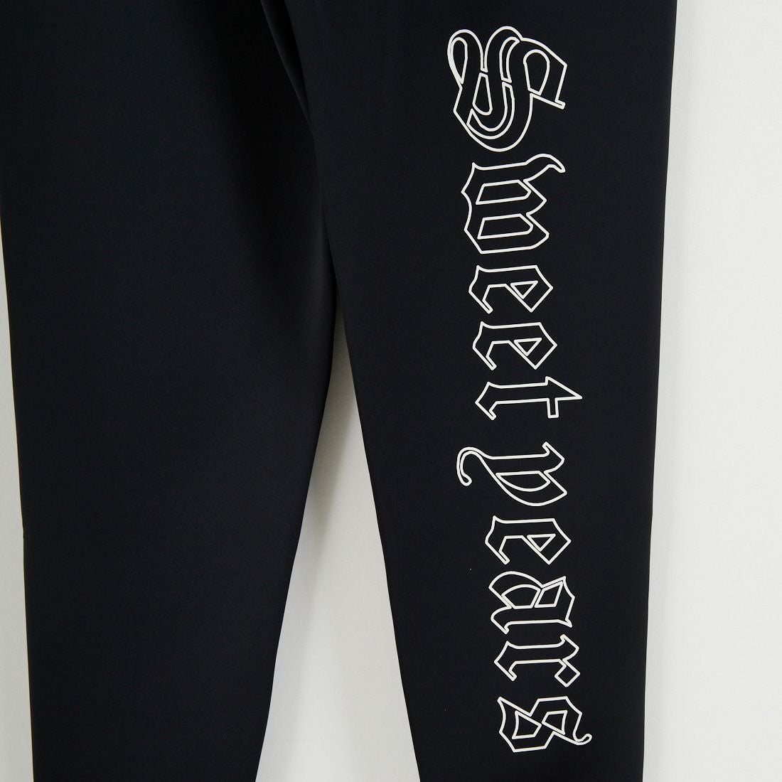 SY32 [エスワイサーティトゥ] ダブルニットゴシックロゴパンツ [32-26SN1-06] BLACK