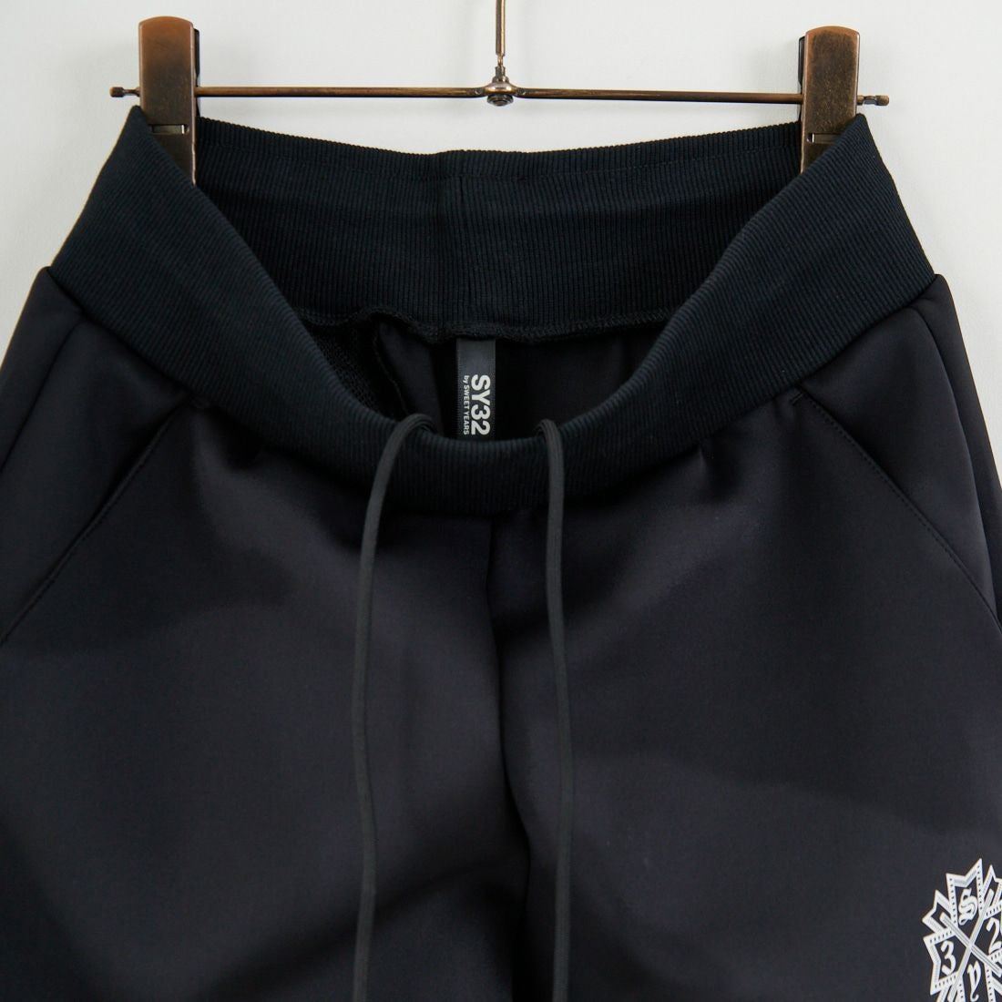 SY32 [エスワイサーティトゥ] ダブルニットゴシックロゴパンツ [32-26SN1-06] BLACK