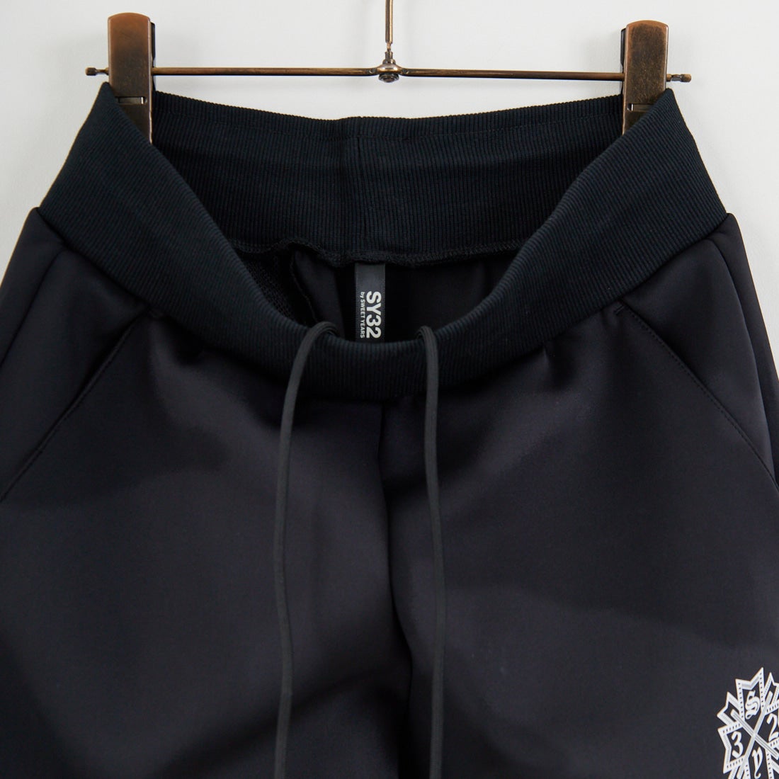 SY32 [エスワイサーティトゥ] ダブルニットゴシックロゴパンツ [32-26SN1-06] BLACK