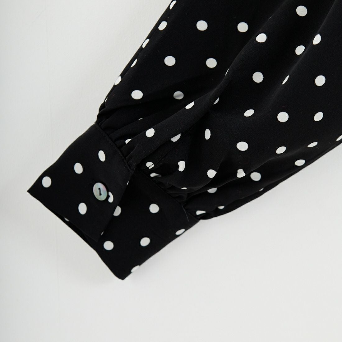 Jf Ready Made [ジェイエフレディメイド] ラッフルデザインブラウス [3110301] 064 ｸﾛ/ｵﾌ