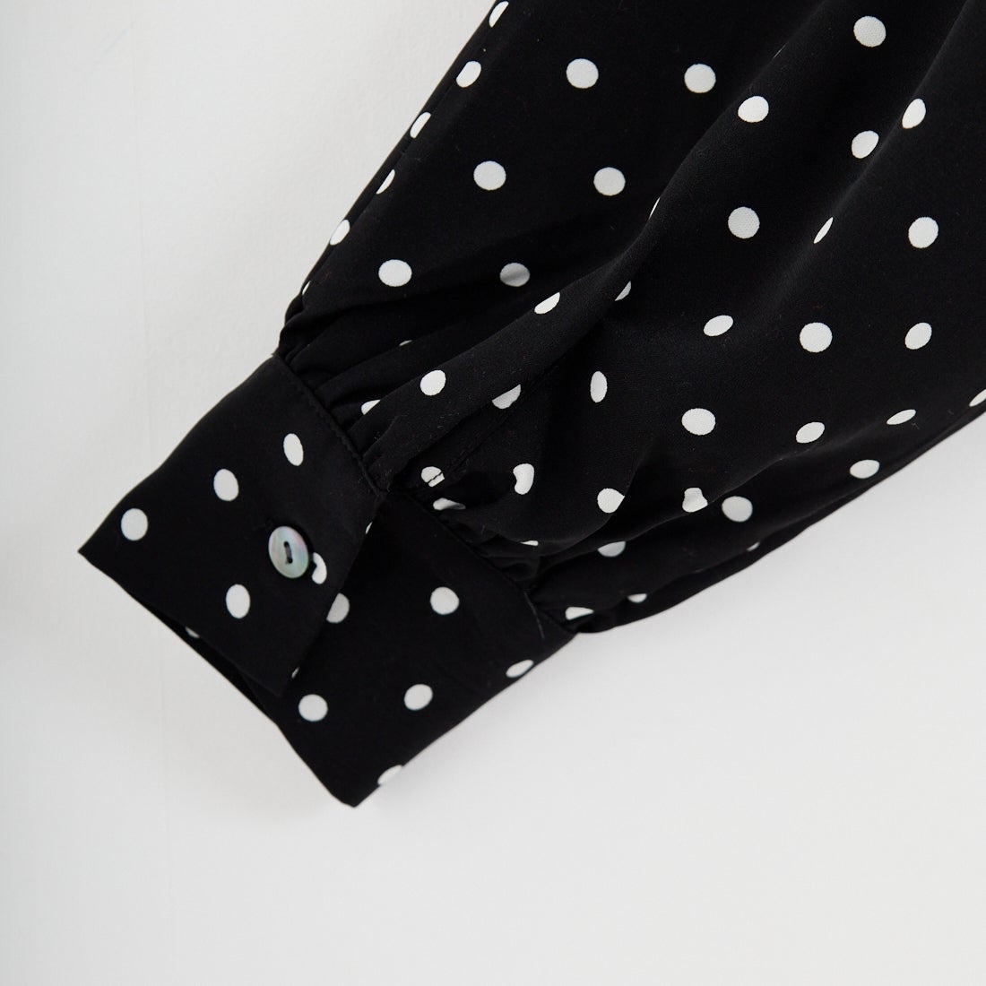 Jf Ready Made [ジェイエフレディメイド] ラッフルデザインブラウス [3110301] 064 ｸﾛ/ｵﾌ