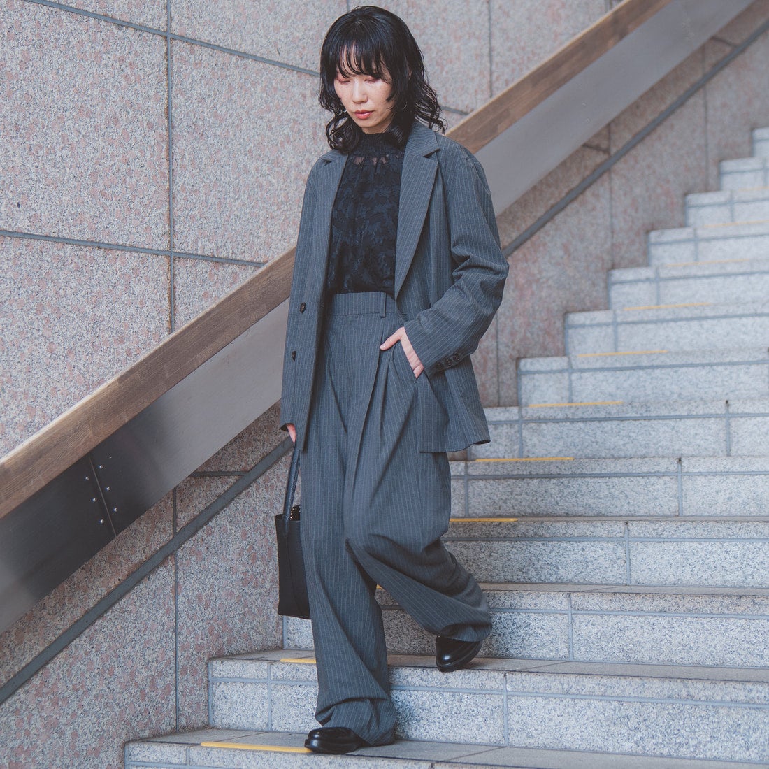 Jf Ready Made [ジェイエフレディメイド] シャーリングネックブラウス [3110303] 800 ﾌﾞﾗｯｸ &&モデル身長：158cm 着用サイズ：F&&