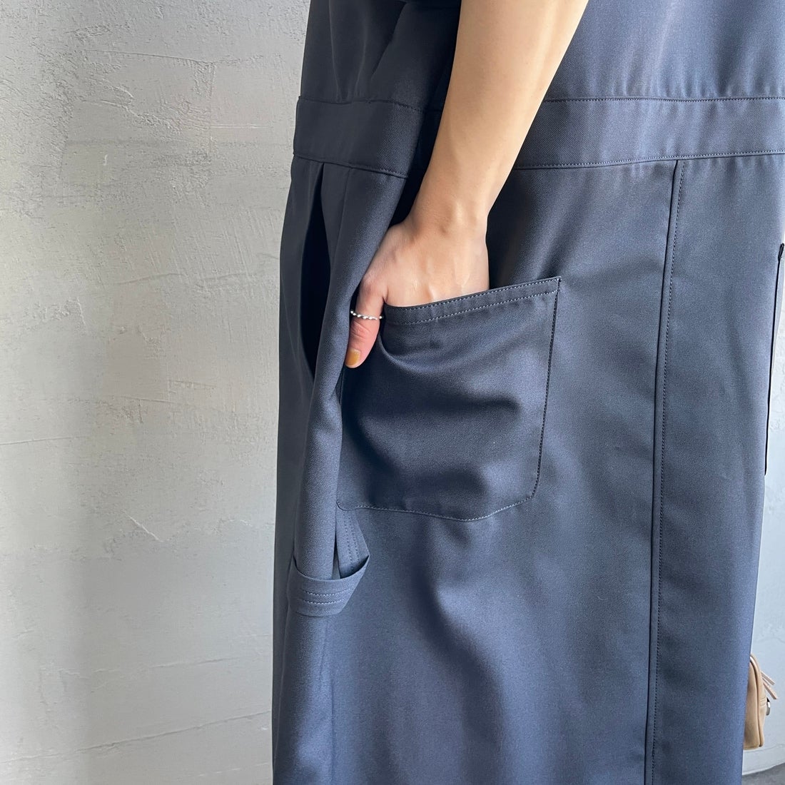 mizuiro ind [ミズイロインド] ペインターライクワンピース [1-250073] 77 NAVY &&モデル身長：158cm 着用サイズ：F&&