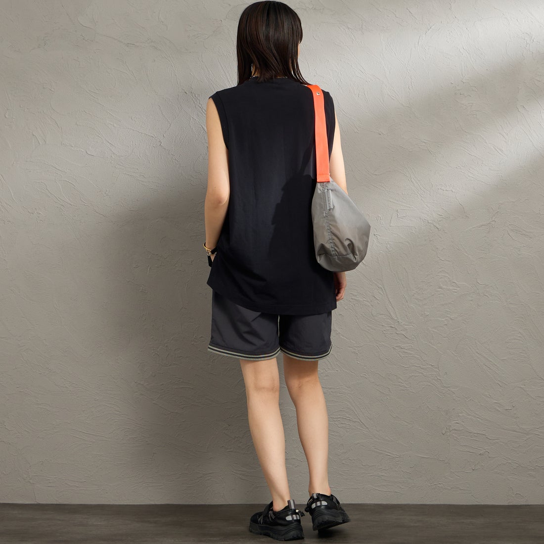 FRED PERRY [フレッドペリー] 別注 ツインティップライン ワンポイントロゴ刺繍 スイムショートパンツ [FPM-26S-020JF] ANCHOR GRE &&モデル身長：160cm 着用サイズ：S&&