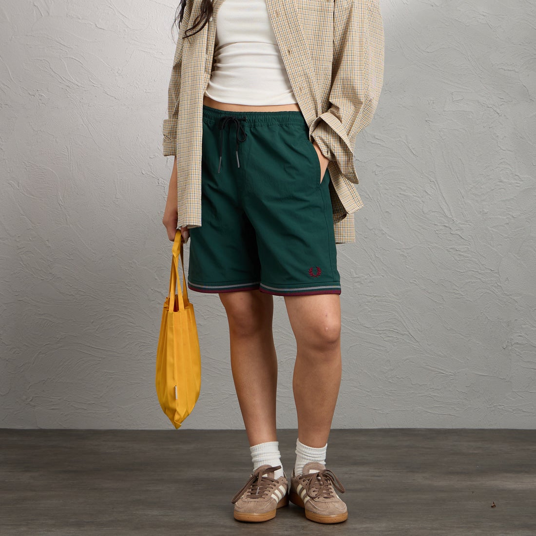 FRED PERRY [フレッドペリー] 別注 ツインティップライン ワンポイントロゴ刺繍 スイムショートパンツ [FPM-26S-020JF] GRASSROOTS &&モデル身長：162cm 着用サイズ：S&&