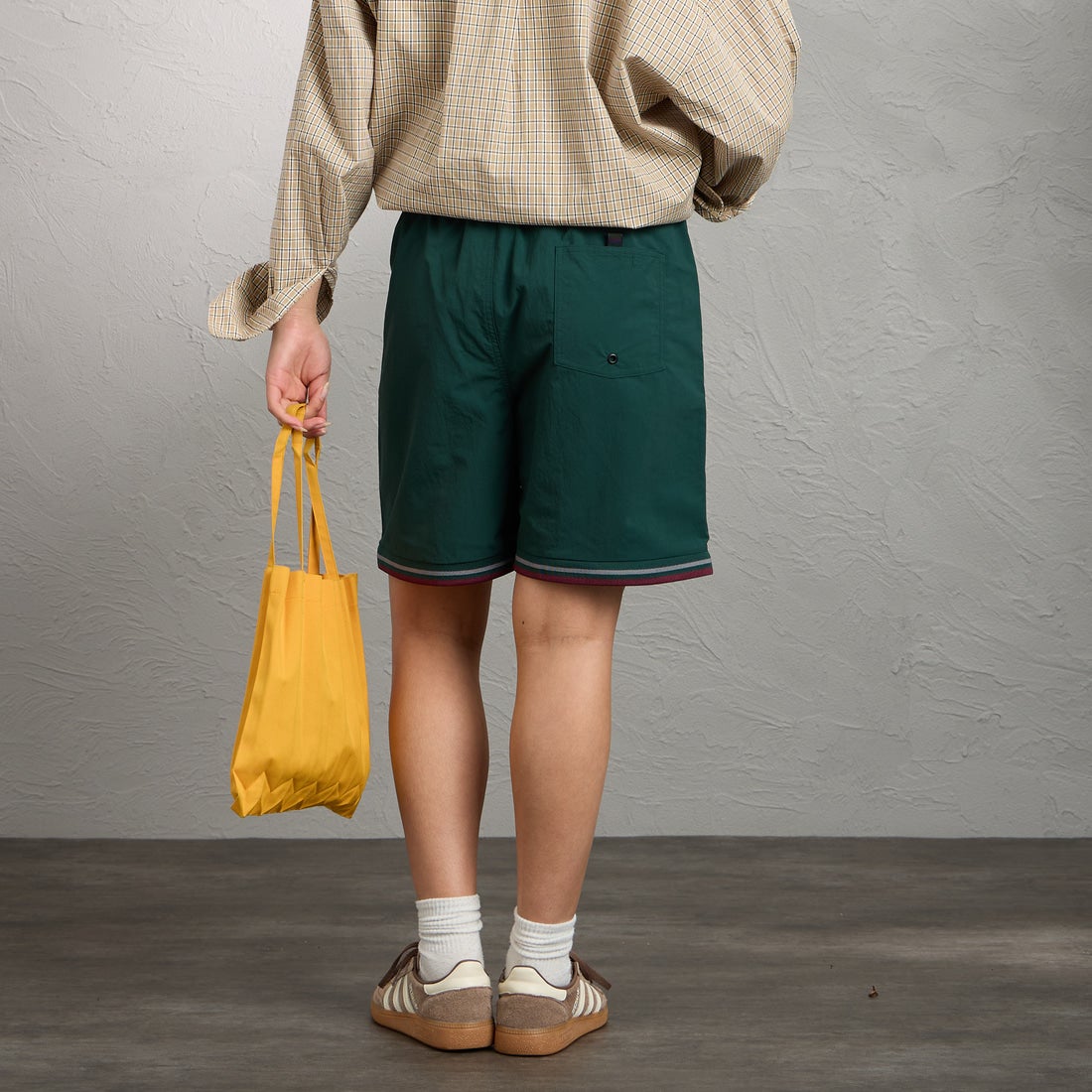 FRED PERRY [フレッドペリー] 別注 ツインティップライン ワンポイントロゴ刺繍 スイムショートパンツ [FPM-26S-020JF] GRASSROOTS &&モデル身長：162cm 着用サイズ：S&&
