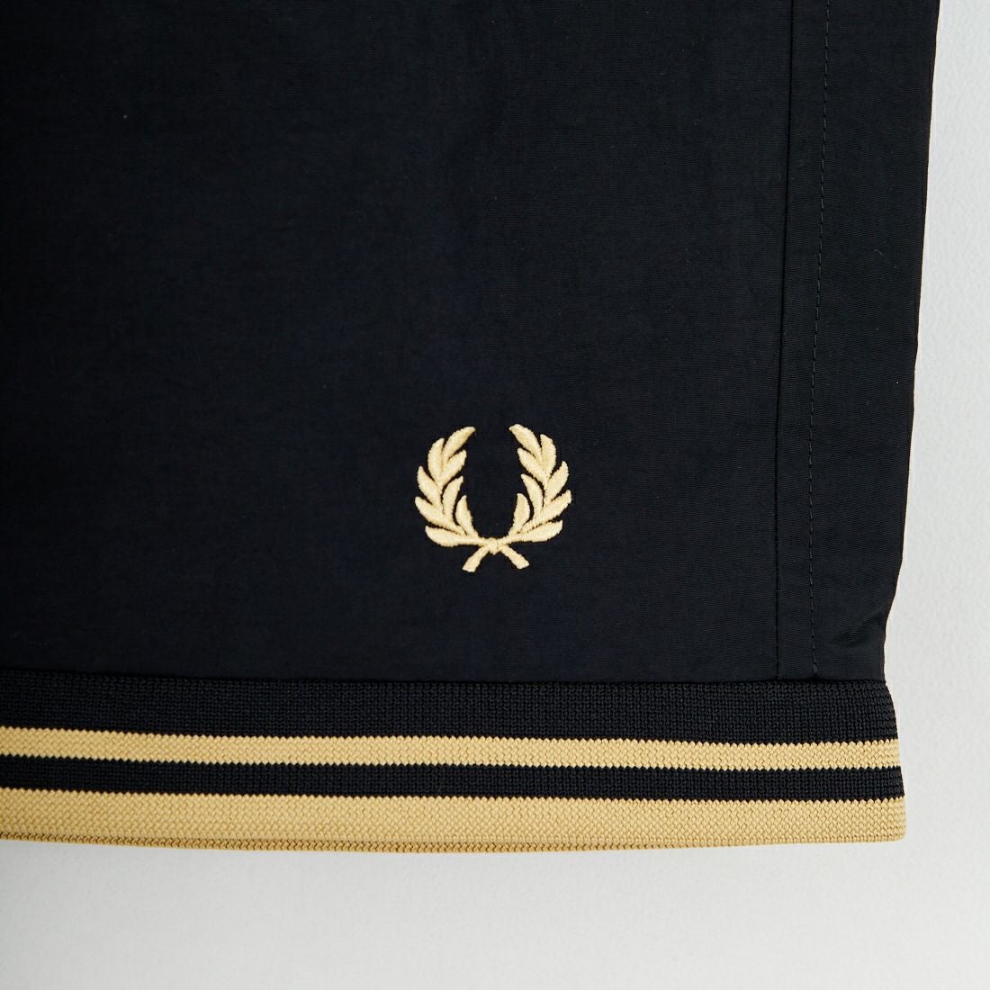 FRED PERRY [フレッドペリー] 別注 ツインティップライン ワンポイントロゴ刺繍 スイムショートパンツ [FPM-26S-020JF] BLACK/CHAM