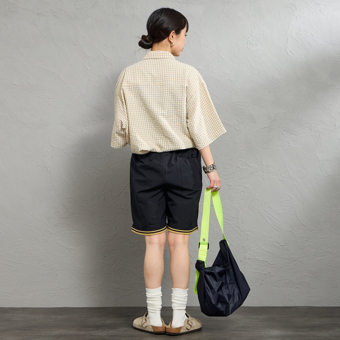 FRED PERRY [フレッドペリー] 別注 ツインティップライン ワンポイントロゴ刺繍 スイムショートパンツ [FPM-26S-020JF] BLACK/CHAM &&モデル身長：150cm 着用サイズ：S&&