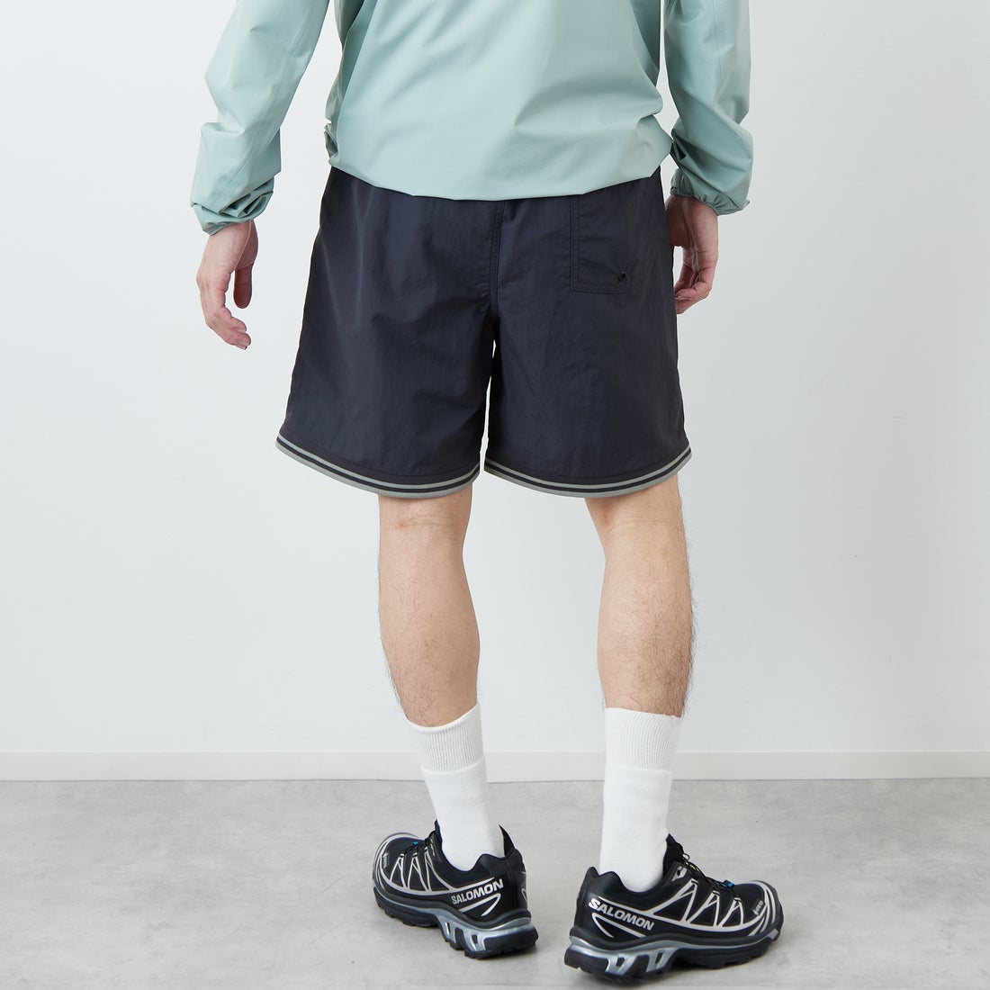 FRED PERRY [フレッドペリー] 別注 ツインティップライン ワンポイントロゴ刺繍 スイムショートパンツ [FPM-26S-020JF] ANCHOR GRE &&モデル身長：168cm 着用サイズ：L&&