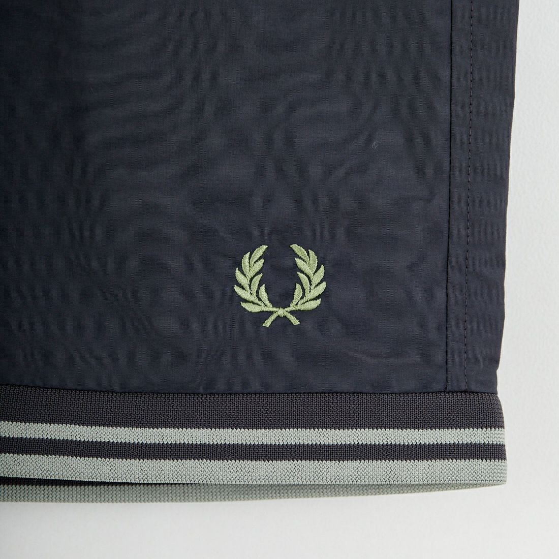 FRED PERRY [フレッドペリー] 別注 ツインティップライン ワンポイントロゴ刺繍 スイムショートパンツ [FPM-26S-020JF] ANCHOR GRE