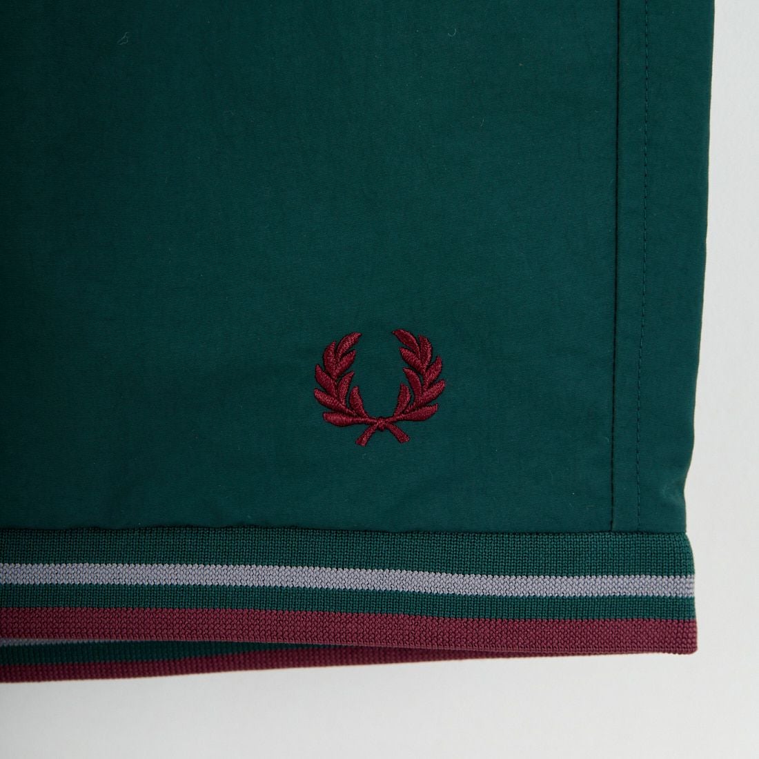 FRED PERRY [フレッドペリー] 別注 ツインティップライン ワンポイントロゴ刺繍 スイムショートパンツ [FPM-26S-020JF] GRASSROOTS